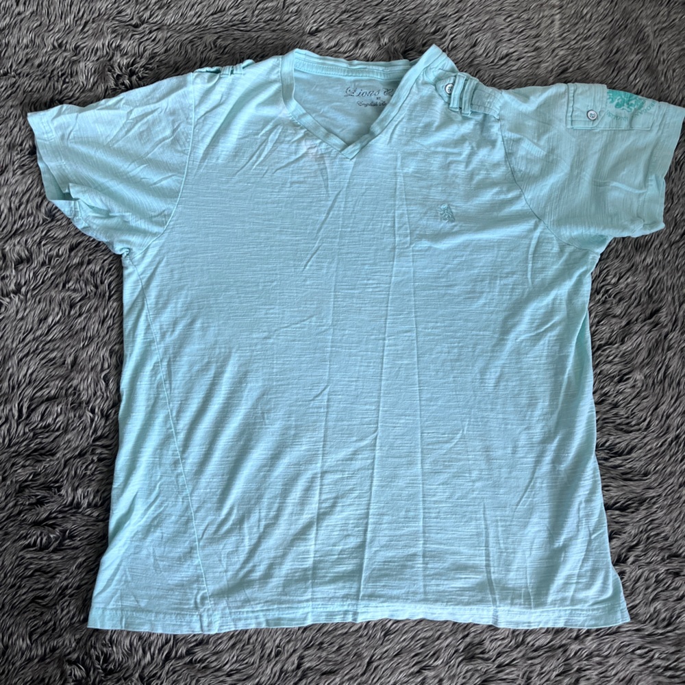 Lions Crest Mint Green V-Neck Short Sleeve Tee Shirt Men’s Size Medium